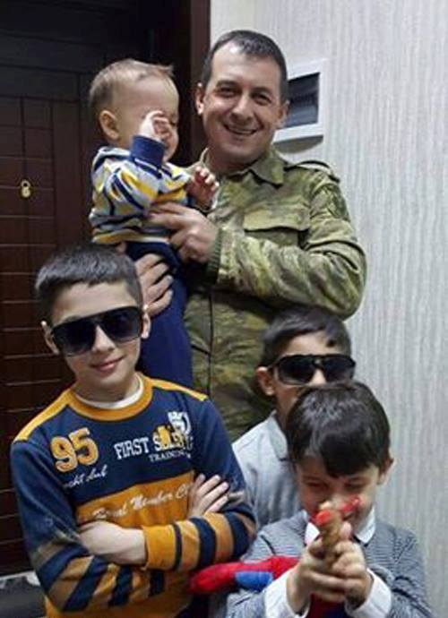 Aprel şəhidi Raquf Orucovun oğlundan atasına məktub: "O gündən sonra səsisini daha eşitmirəm" Aprel şəhidi Raquf Orucovun oğlundan atasına məktub: "O gündən sonra səsisini daha eşitmirəm"